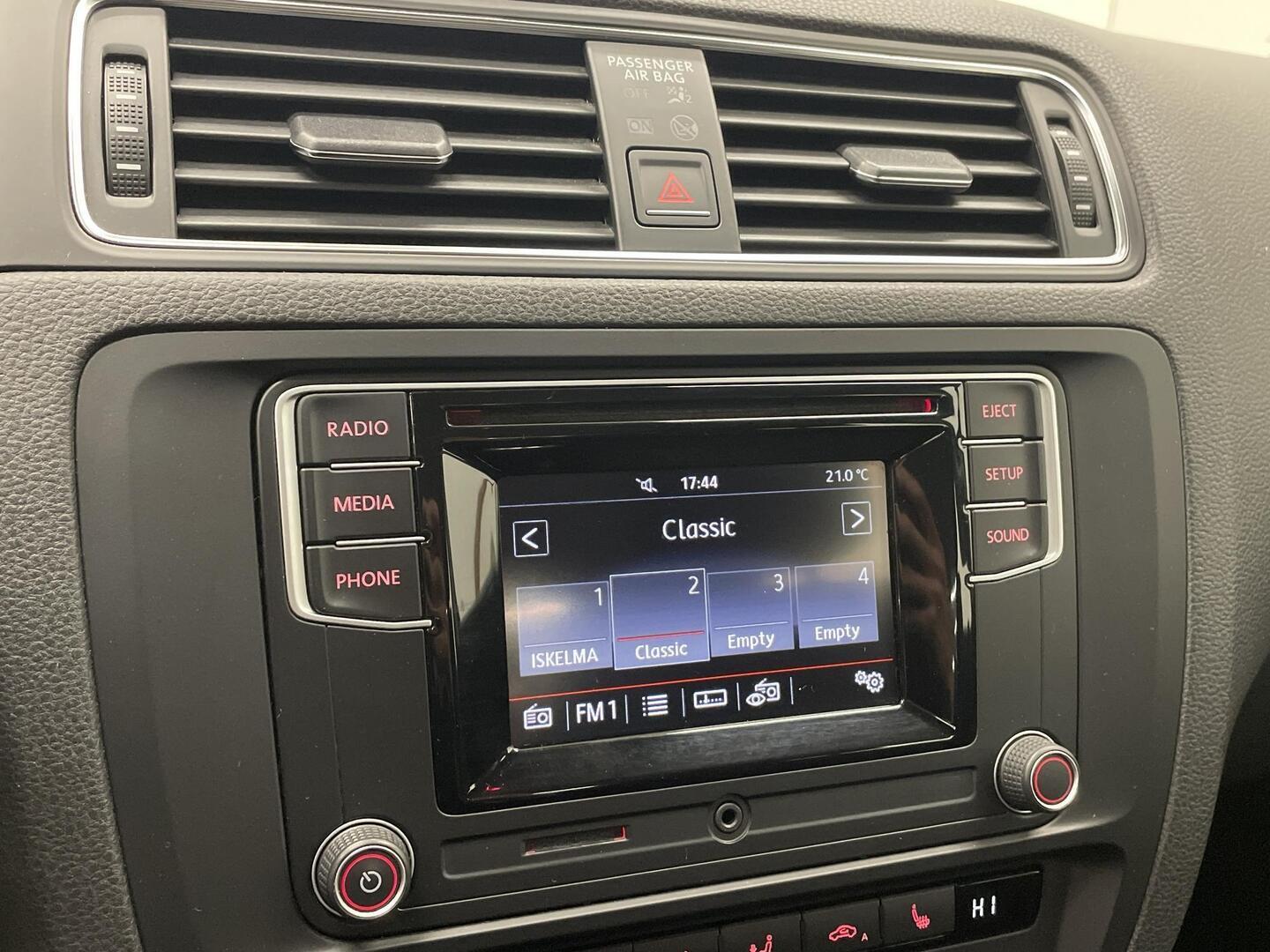 VOLKSWAGEN Jetta 2016
