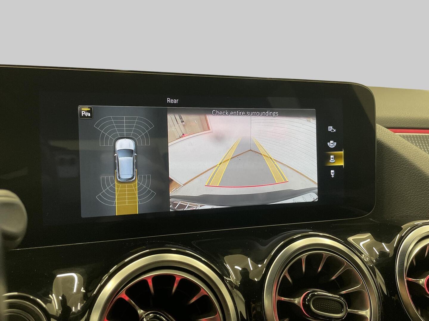 MERCEDES-BENZ EQA 2021