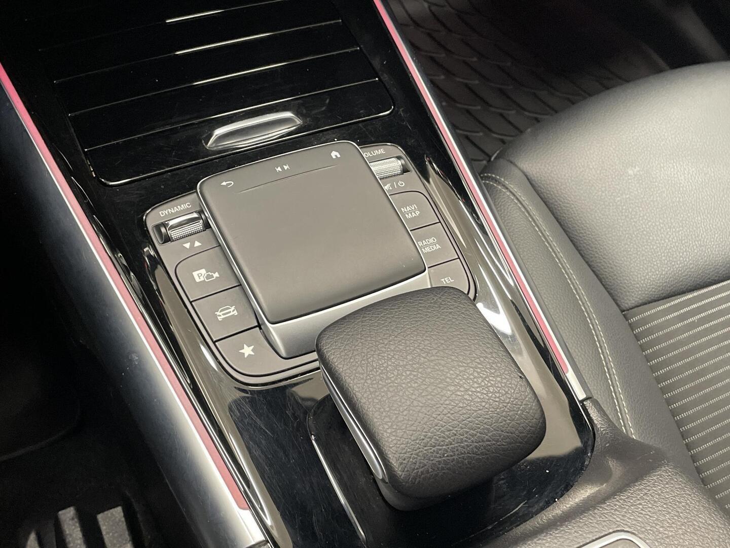 MERCEDES-BENZ EQA 2021