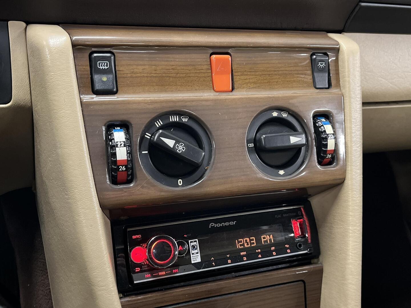 MERCEDES-BENZ E 1989