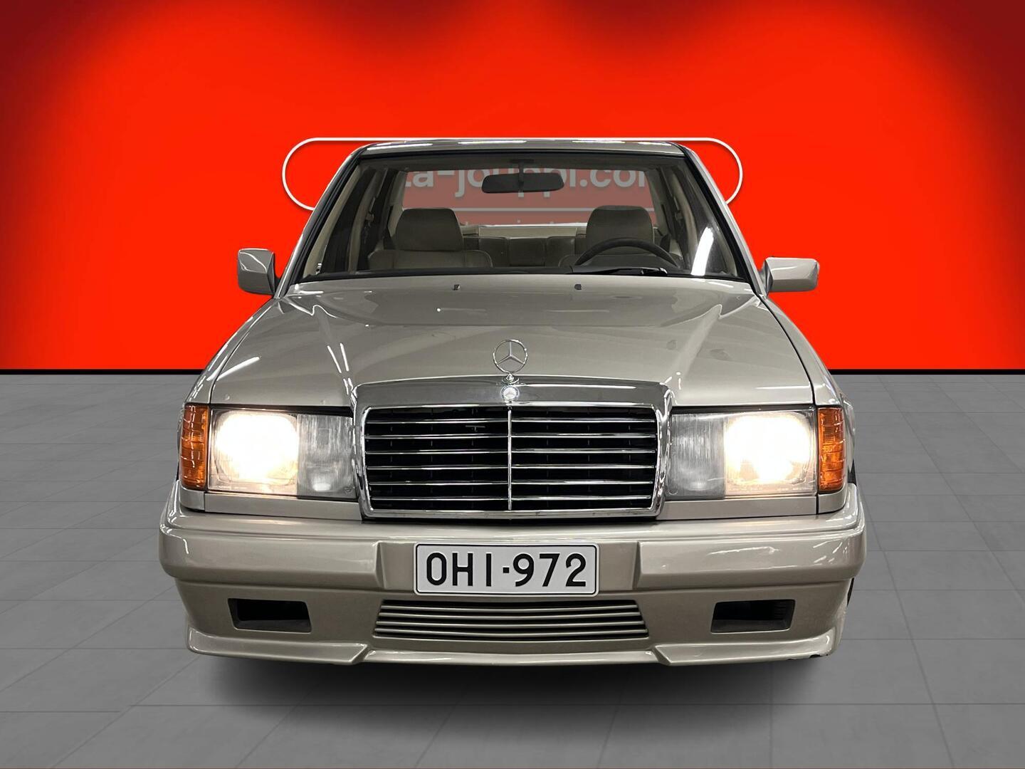 MERCEDES-BENZ E 1989