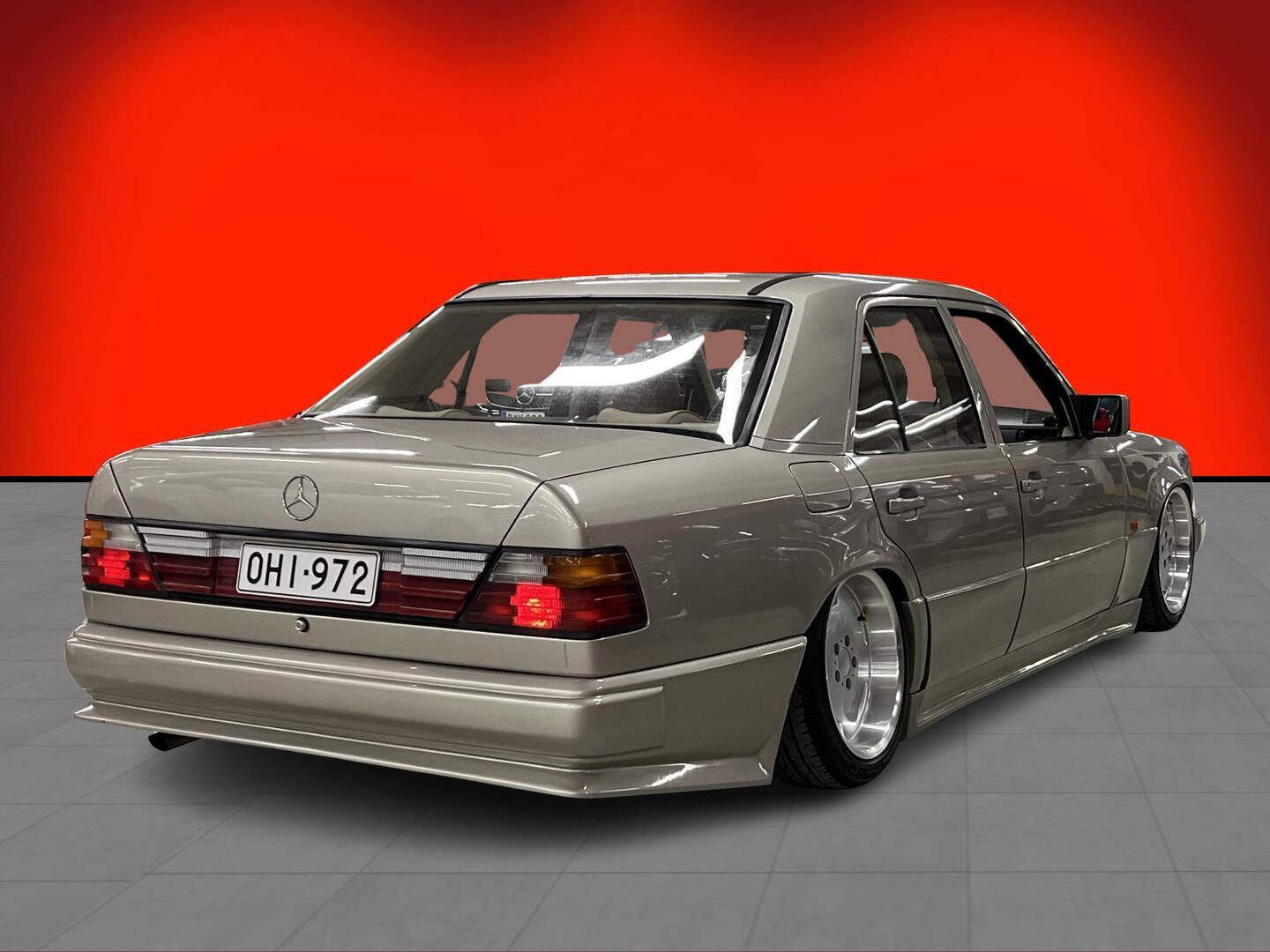 MERCEDES-BENZ E 1989