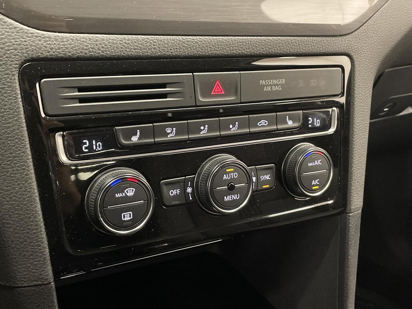 VOLKSWAGEN Golf Sportsvan 2016