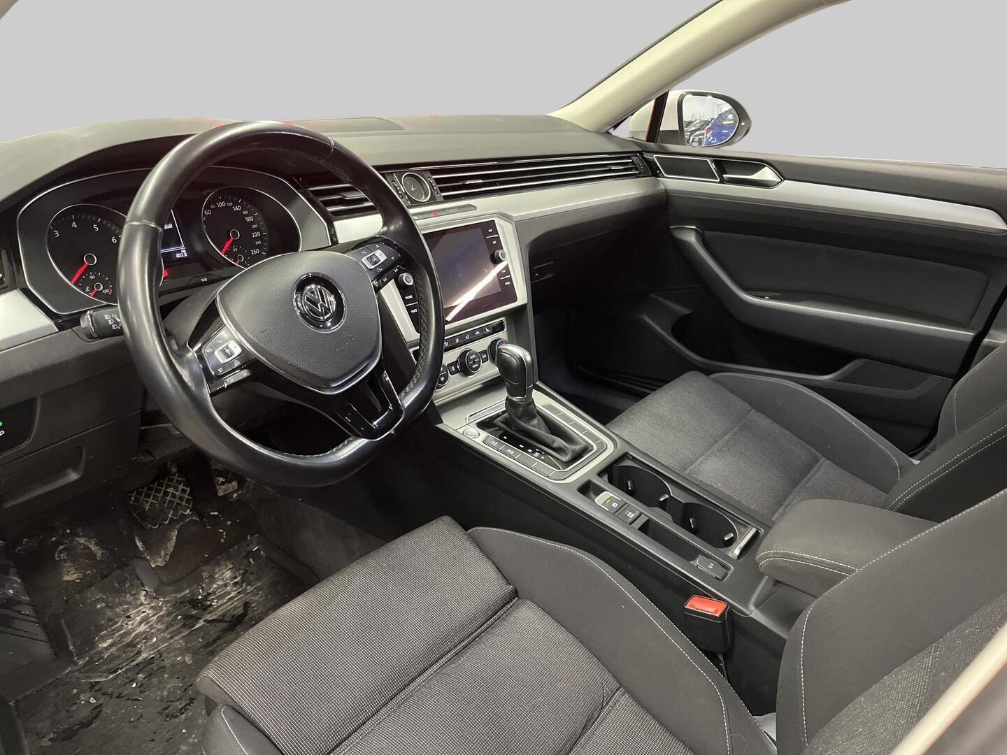 VOLKSWAGEN Passat 2018