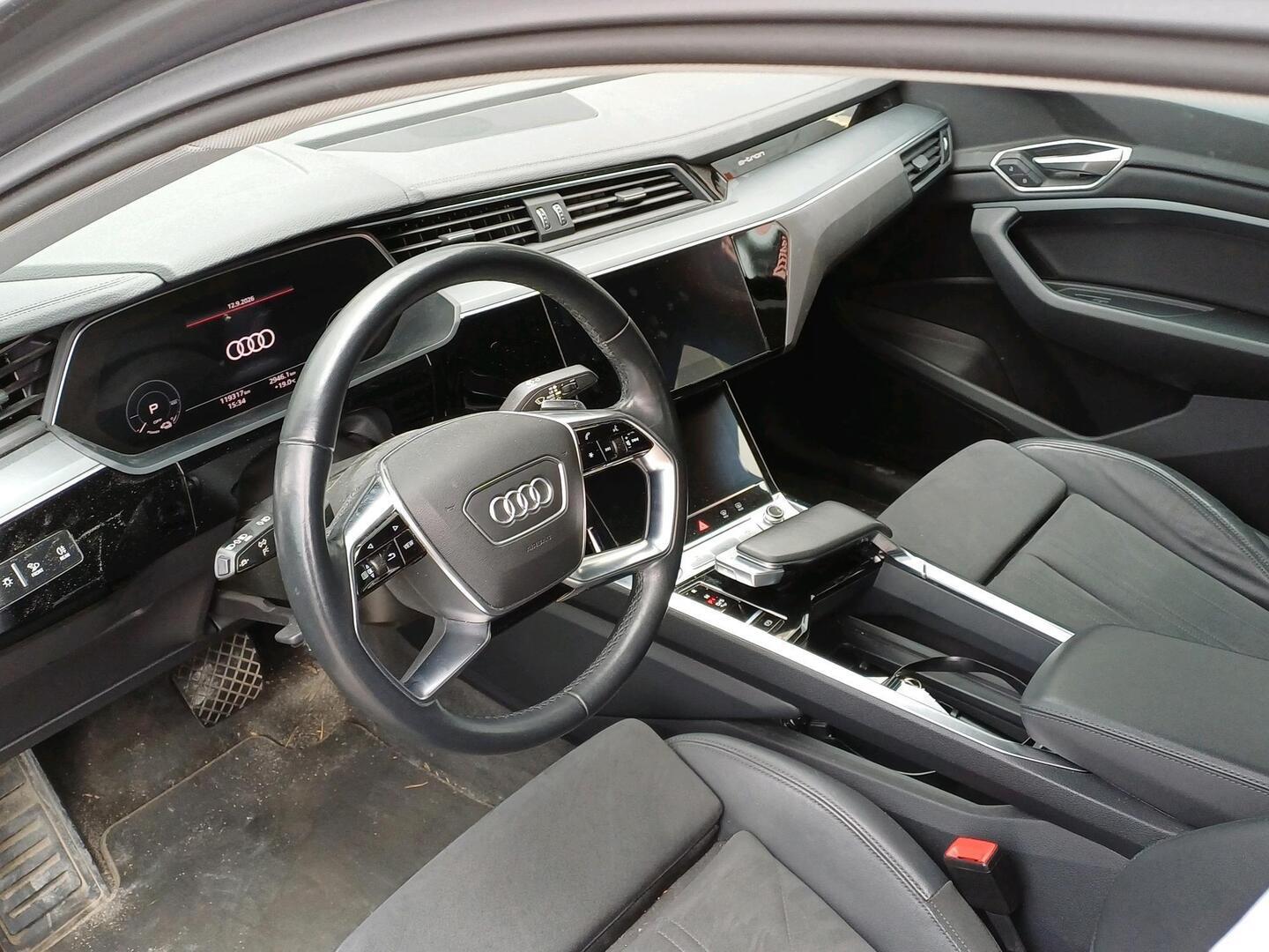 AUDI e-tron 2022