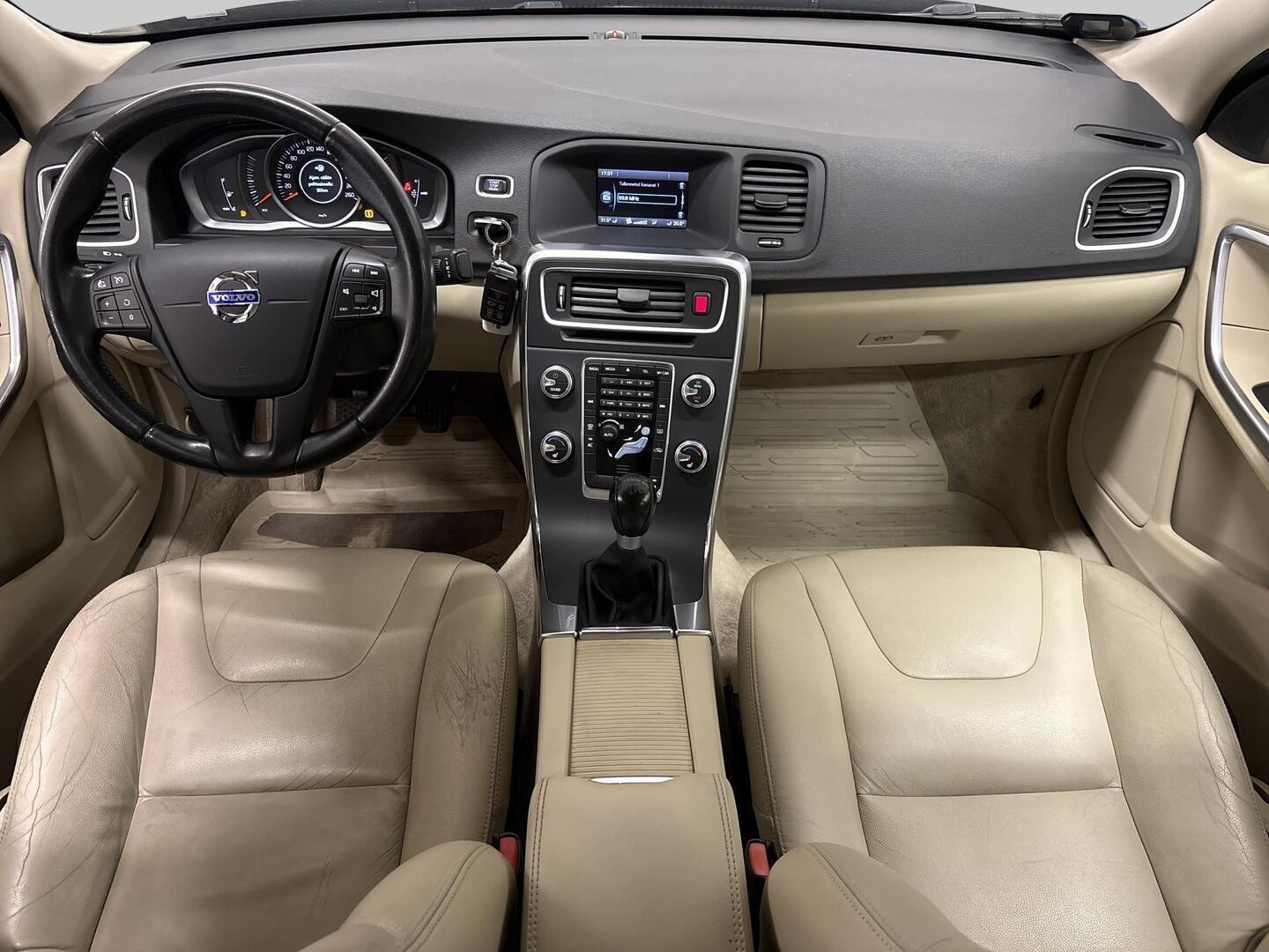 VOLVO S60 2015