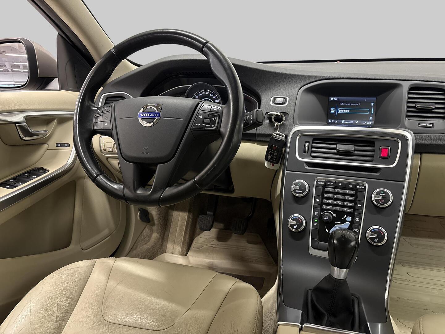 VOLVO S60 2015