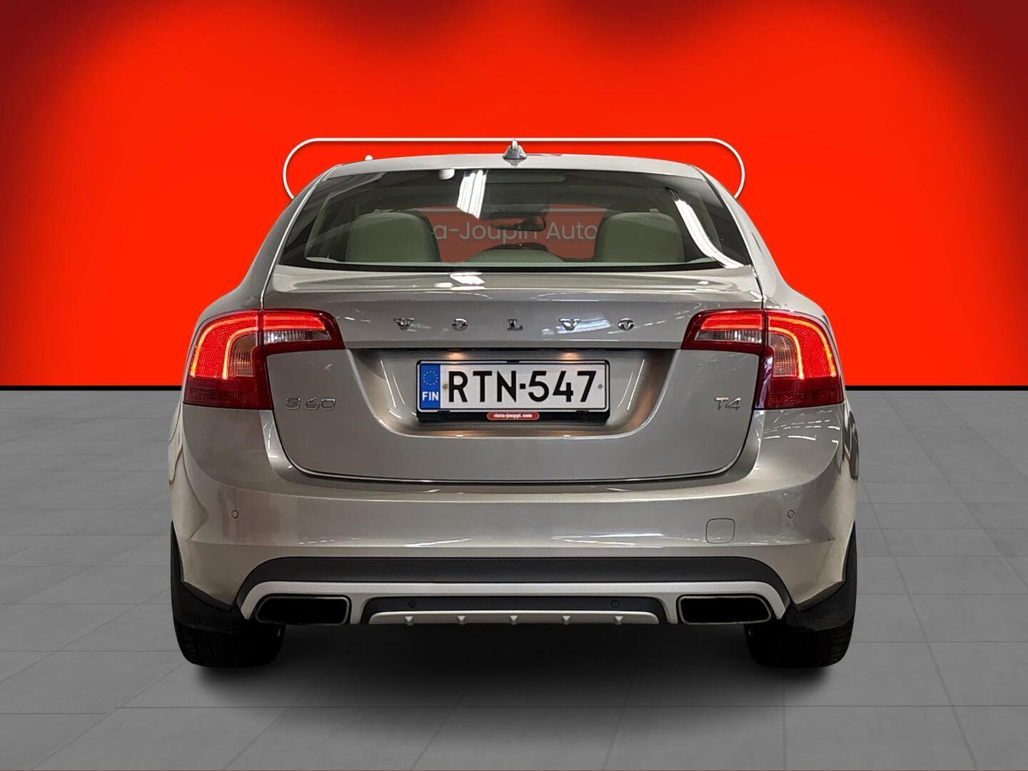 VOLVO S60 2015