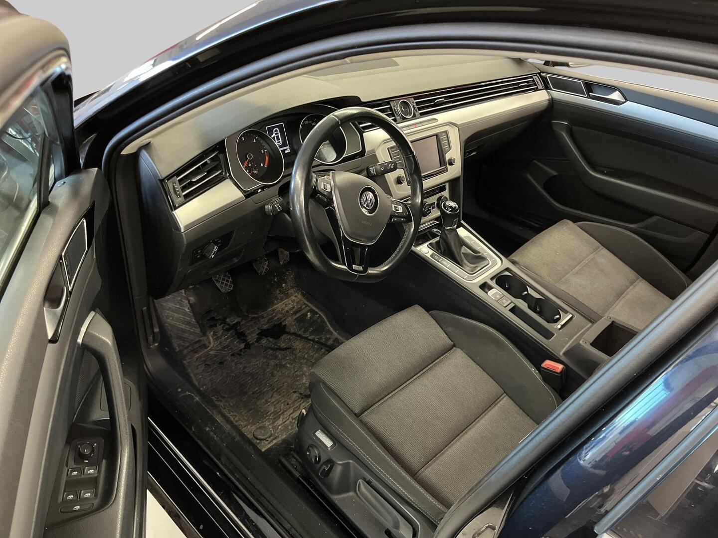 VOLKSWAGEN Passat 2017