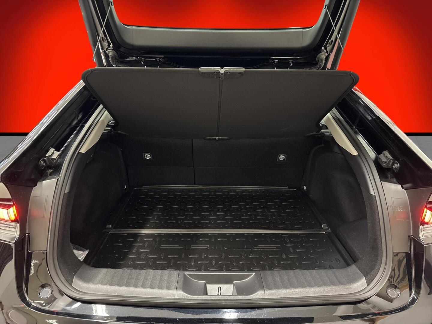 TOYOTA Prius Plug-in 2025