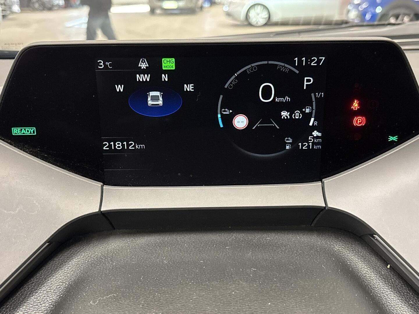 TOYOTA Prius Plug-in 2025