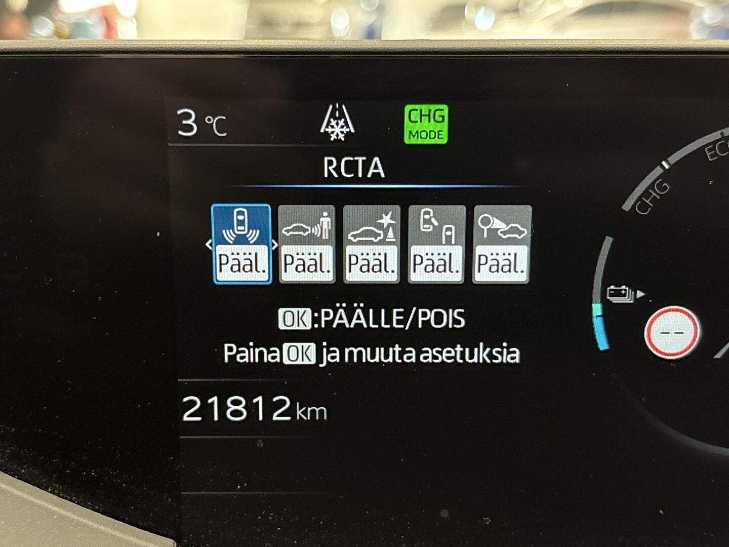 TOYOTA Prius Plug-in 2025