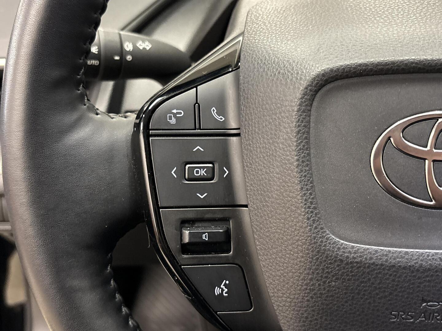 TOYOTA Prius Plug-in 2025