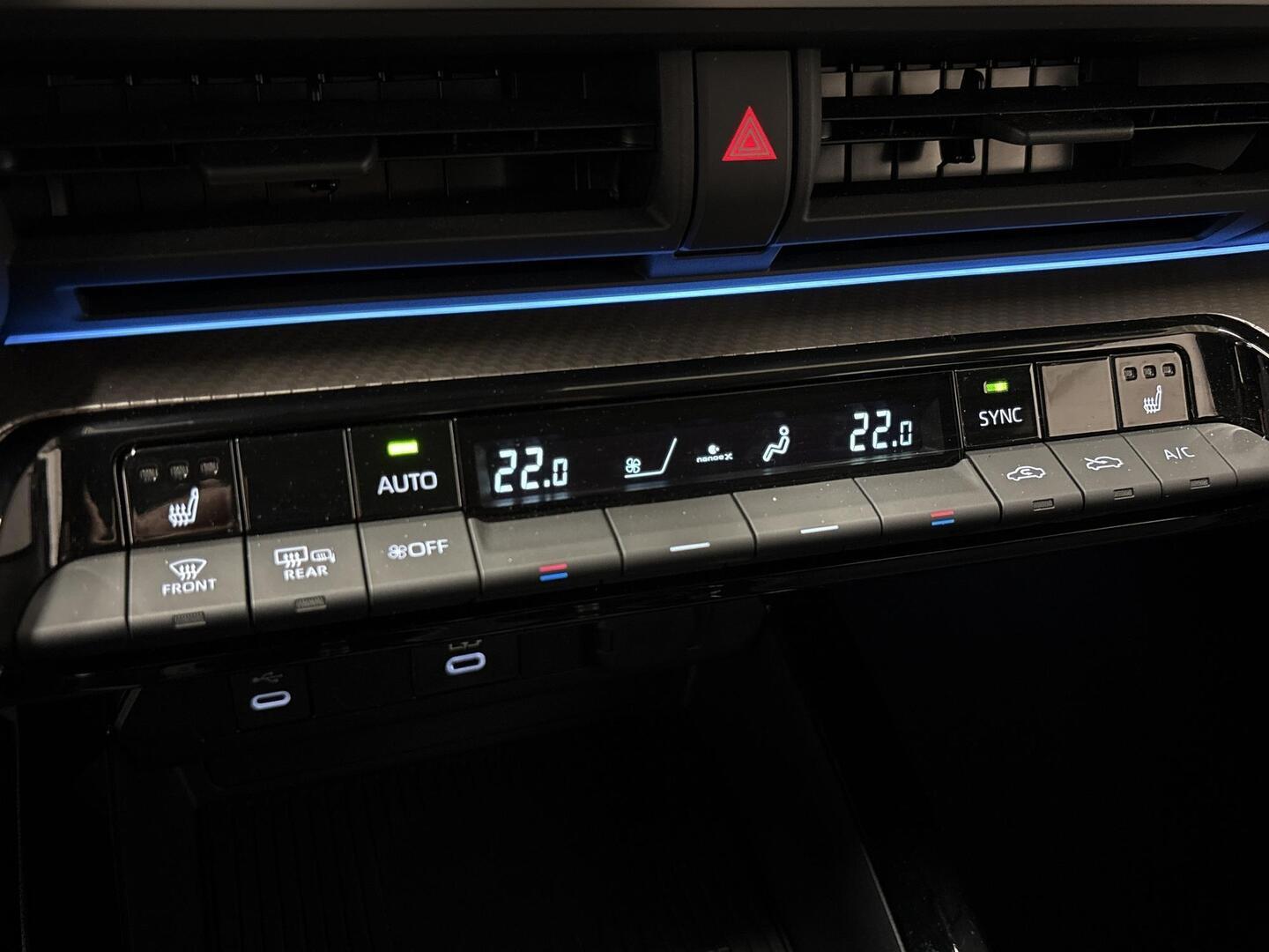 TOYOTA Prius Plug-in 2025