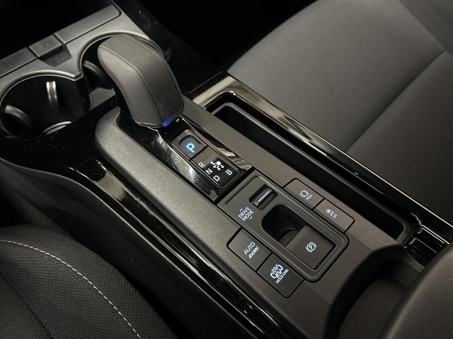 TOYOTA Prius Plug-in 2025