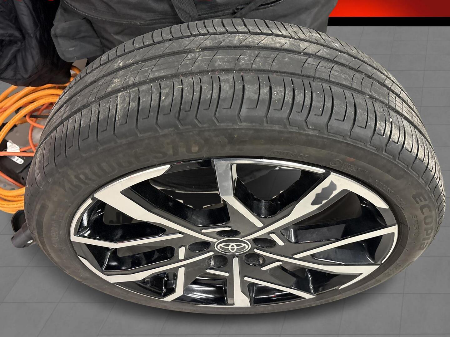 TOYOTA Prius Plug-in 2025