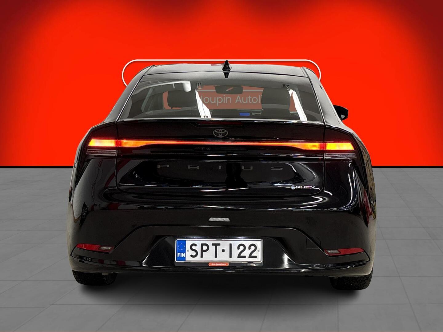 TOYOTA Prius Plug-in 2025