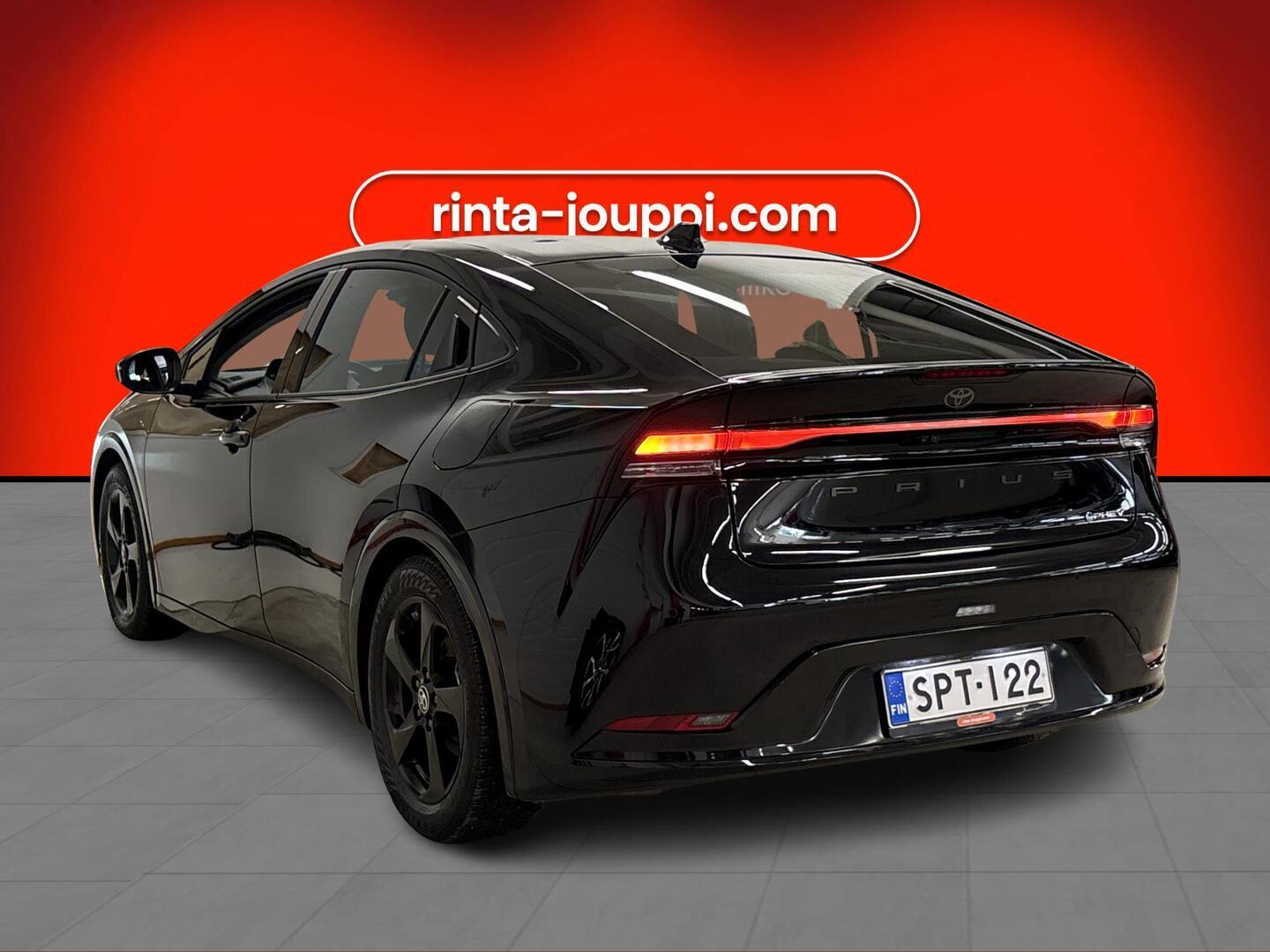 TOYOTA Prius Plug-in 2025