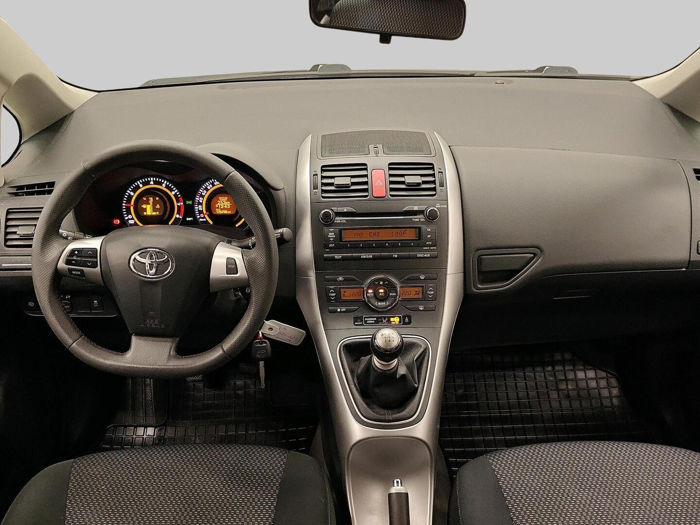 TOYOTA Auris 2010
