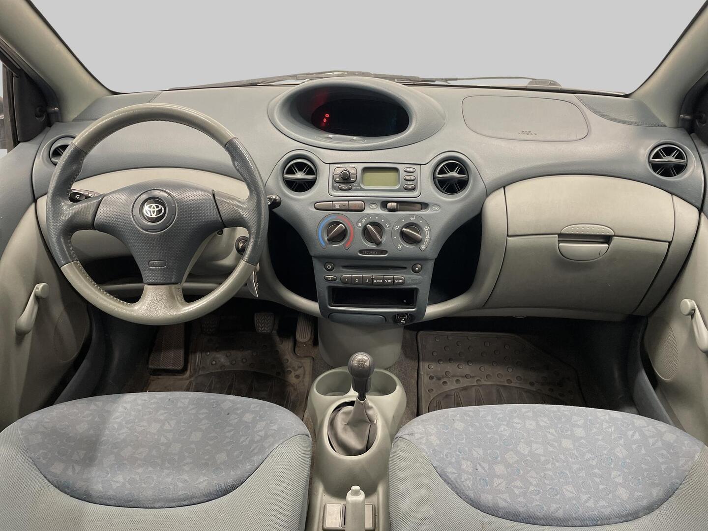 TOYOTA Yaris 2002