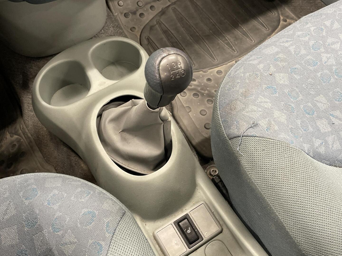 TOYOTA Yaris 2002