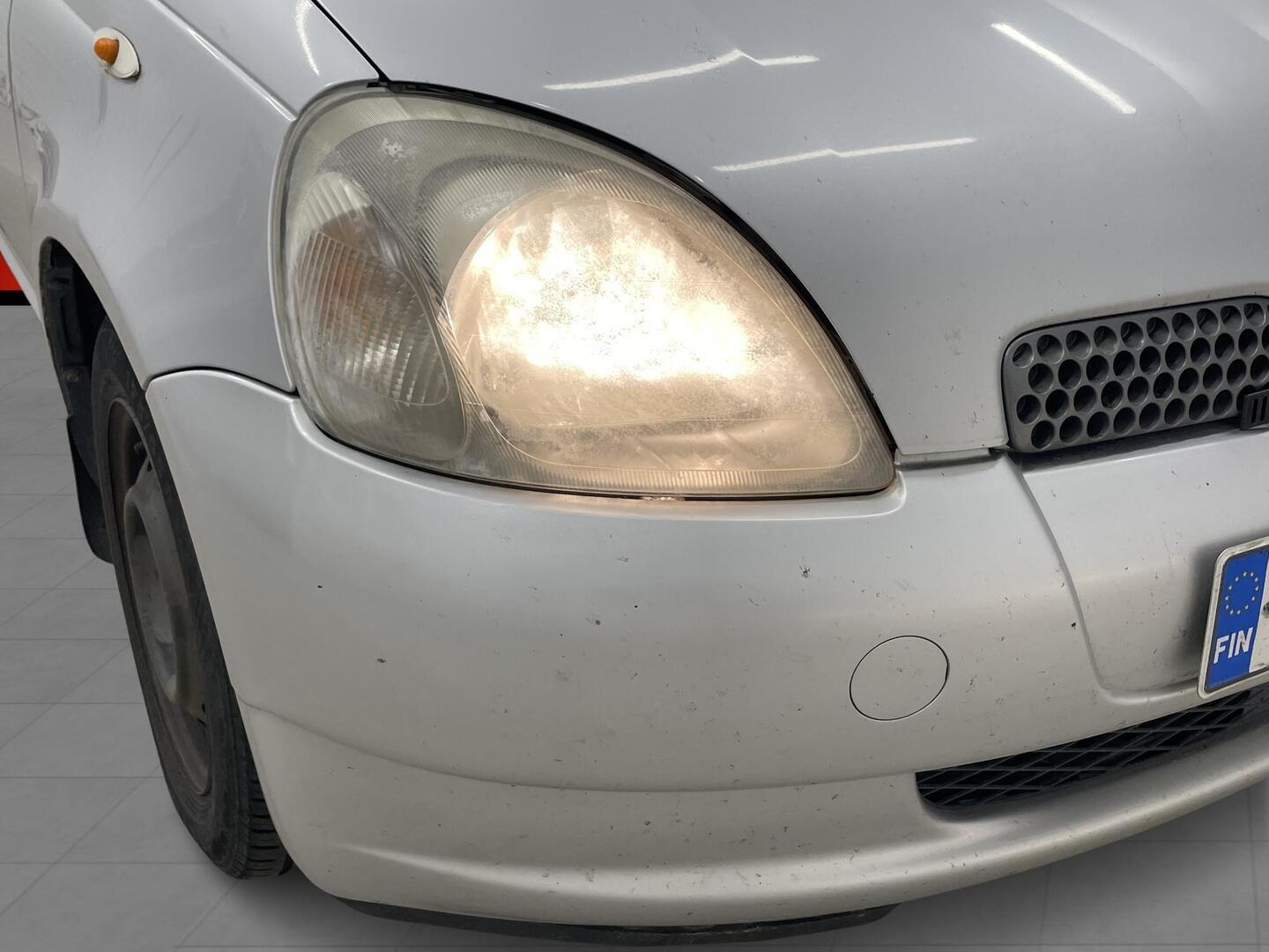 TOYOTA Yaris 2002