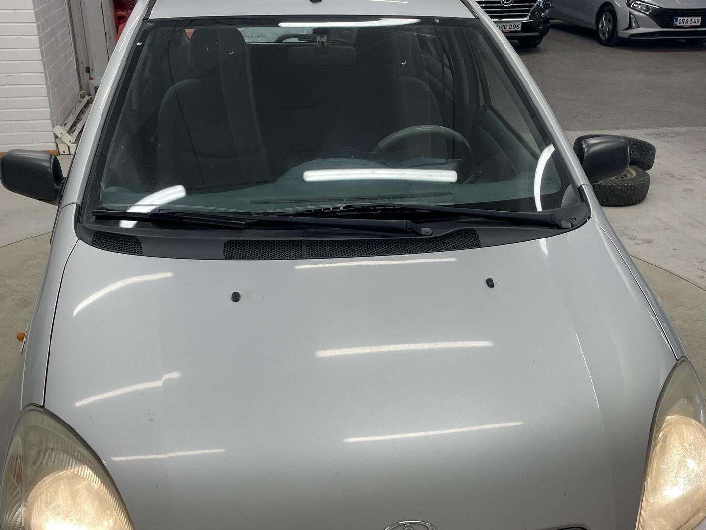 TOYOTA Yaris 2002