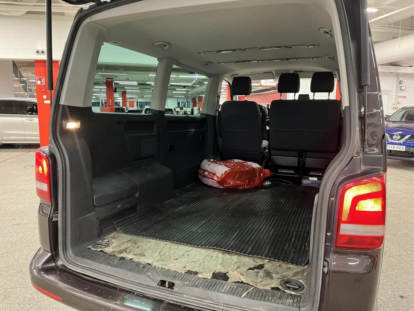 VOLKSWAGEN Caravelle 2014