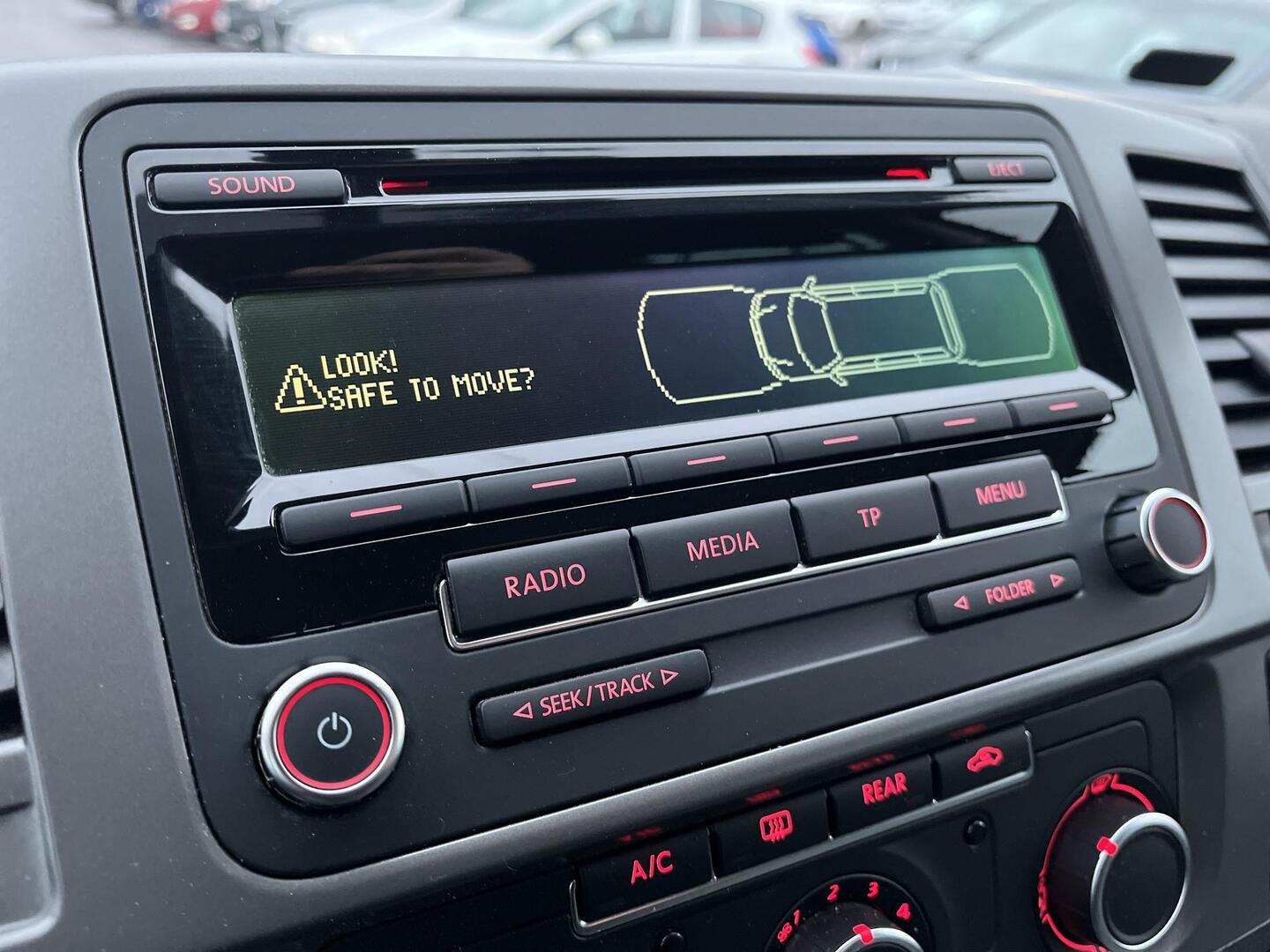 VOLKSWAGEN Caravelle 2014