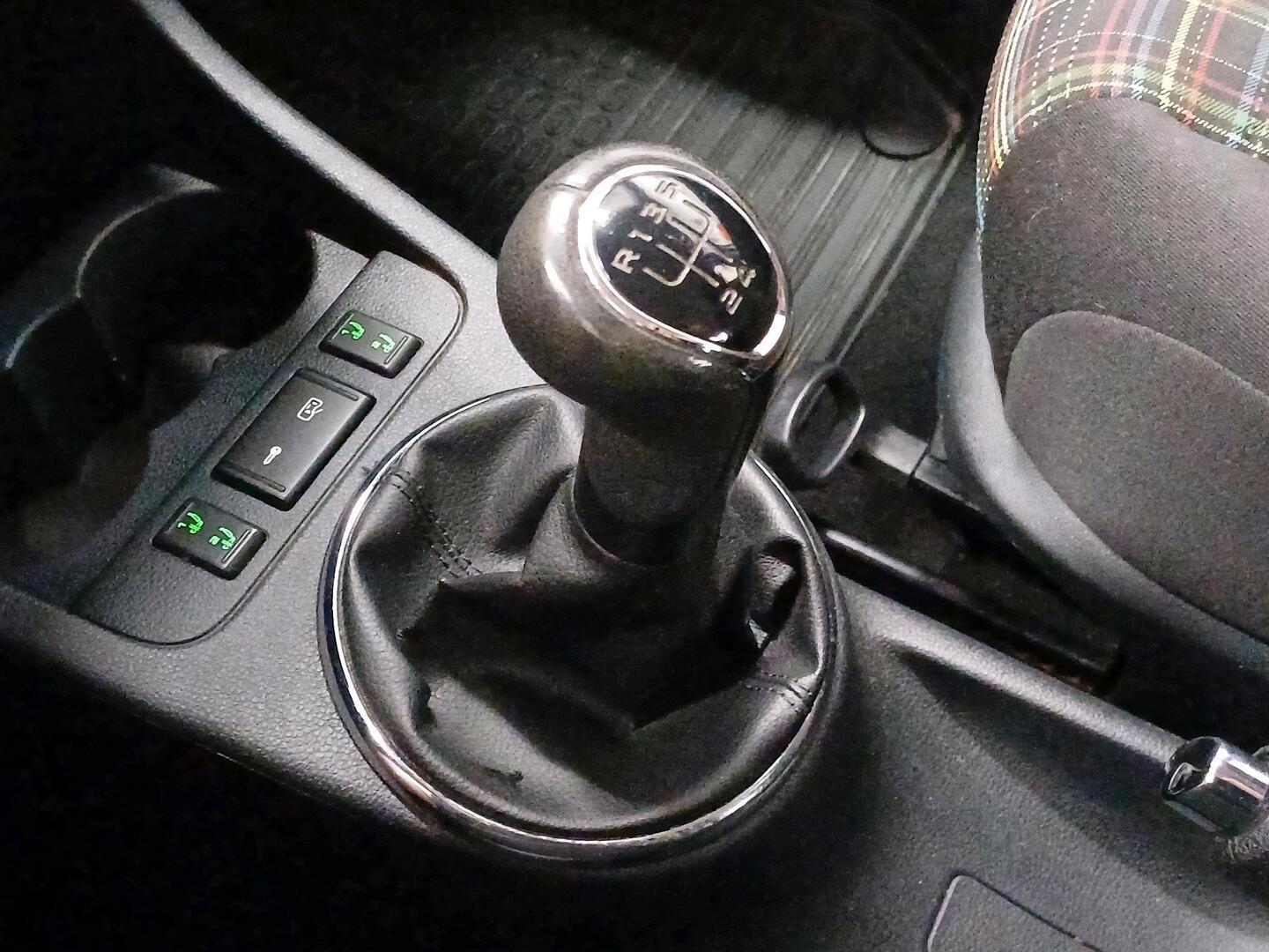 SKODA Fabia 2012