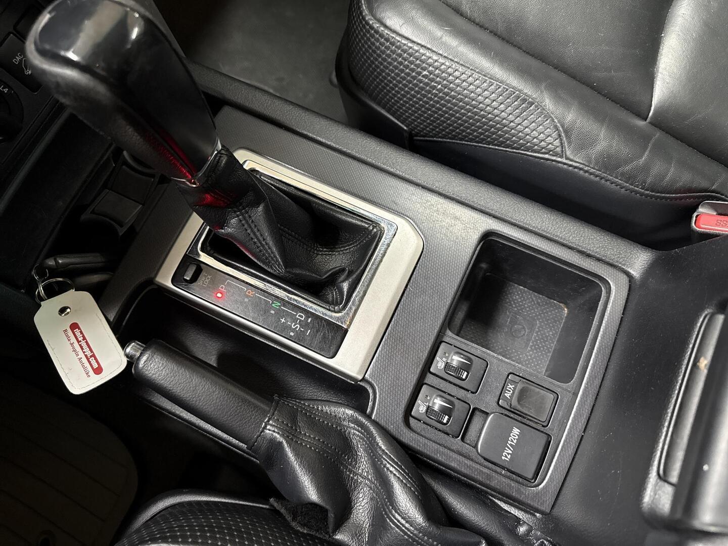 TOYOTA Land Cruiser 2011