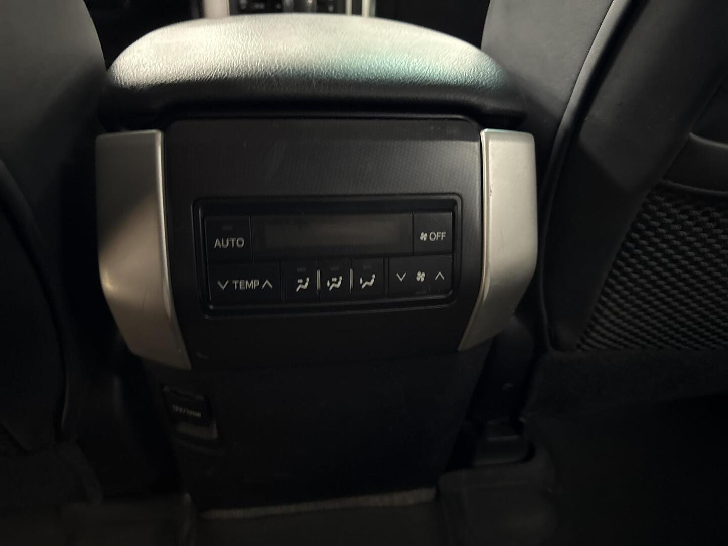 TOYOTA Land Cruiser 2011
