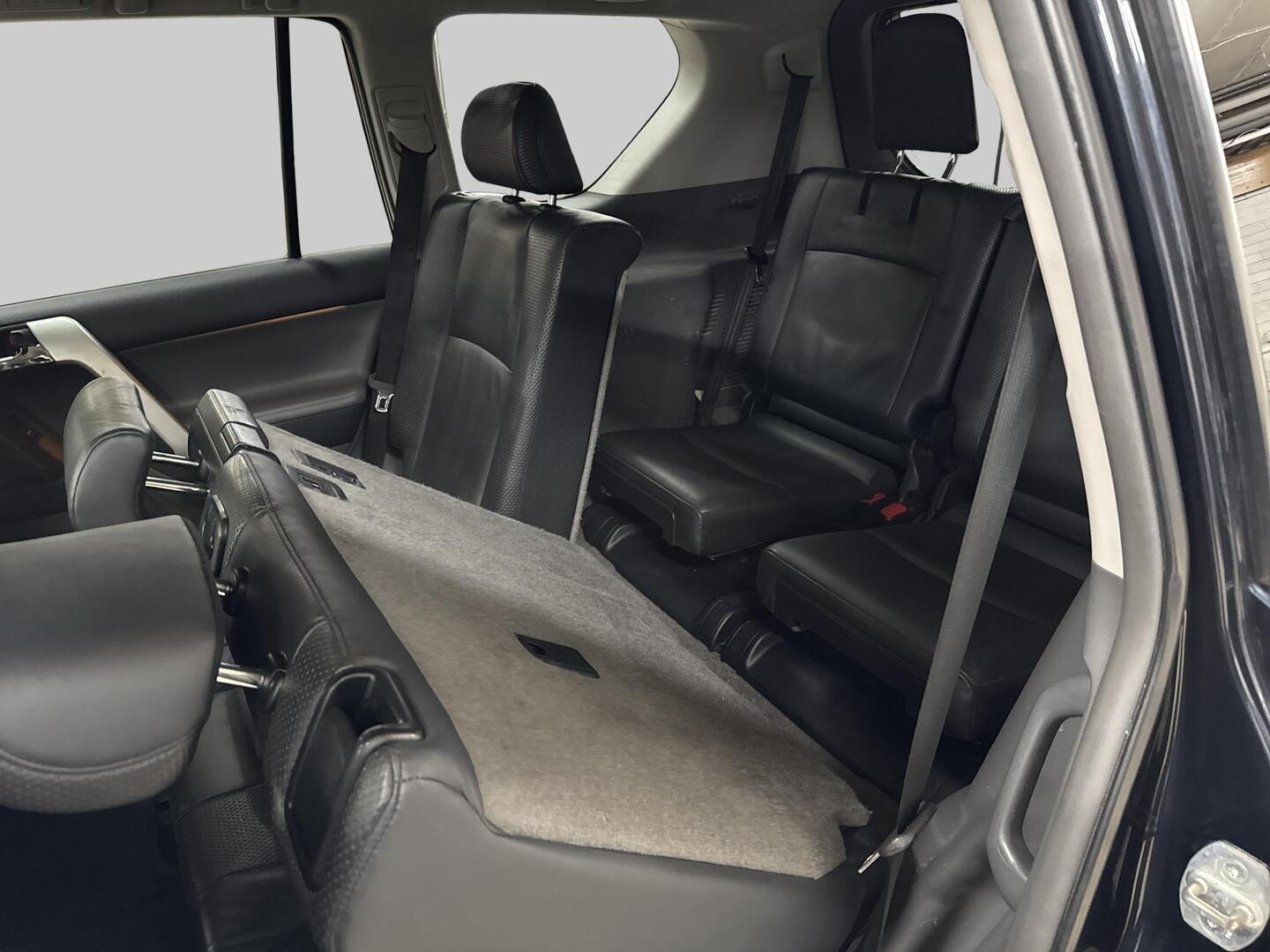 TOYOTA Land Cruiser 2011