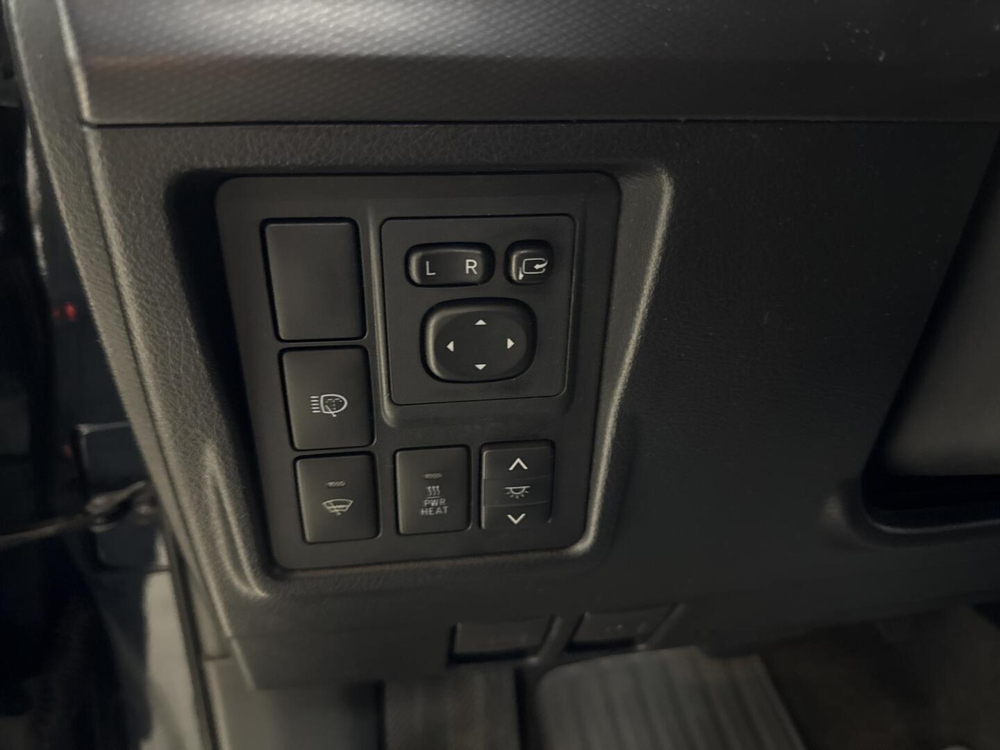TOYOTA Land Cruiser 2011