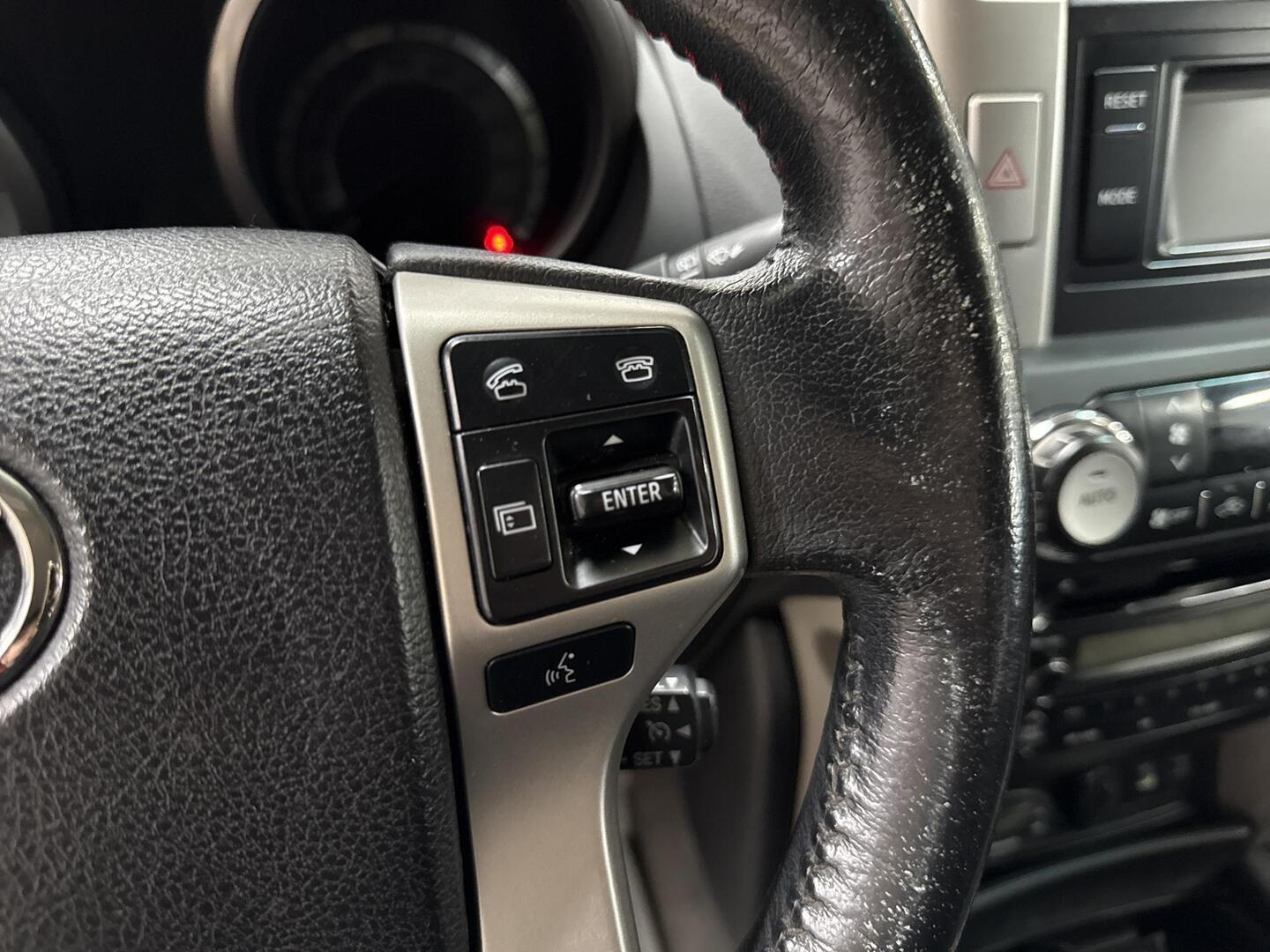 TOYOTA Land Cruiser 2011