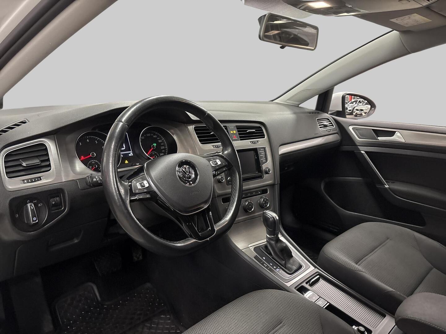 VOLKSWAGEN Golf 2015