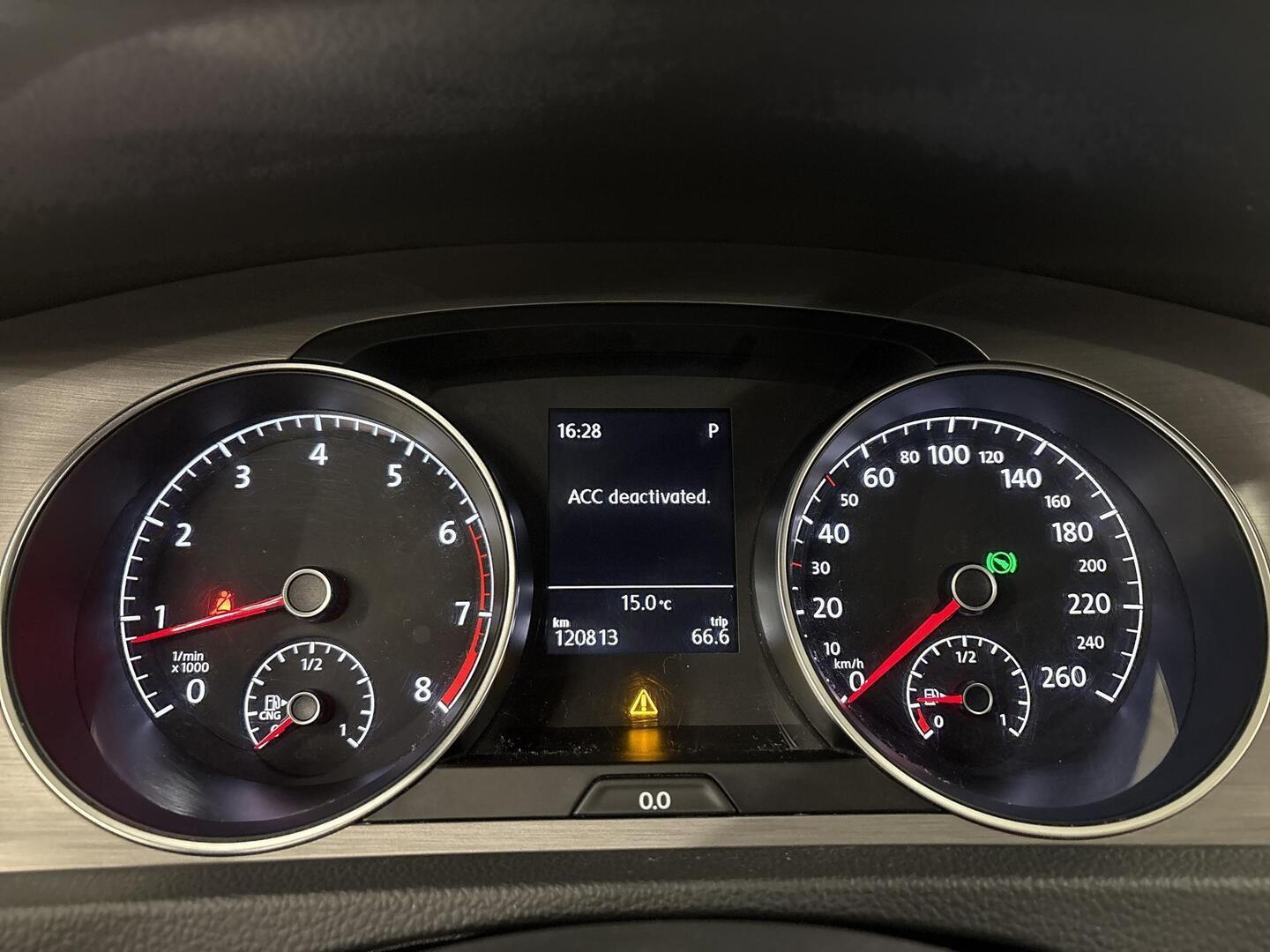 VOLKSWAGEN Golf 2015