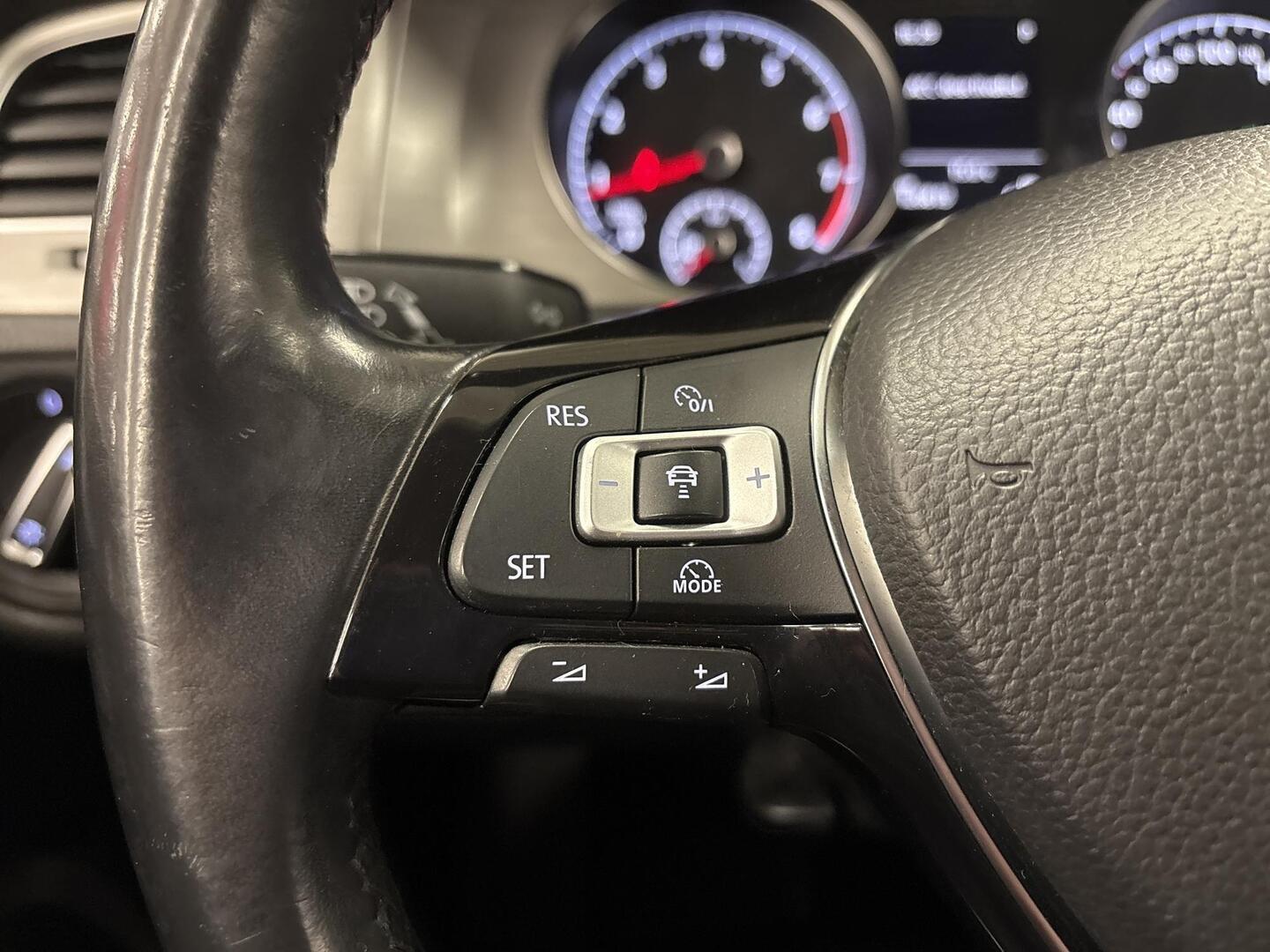 VOLKSWAGEN Golf 2015