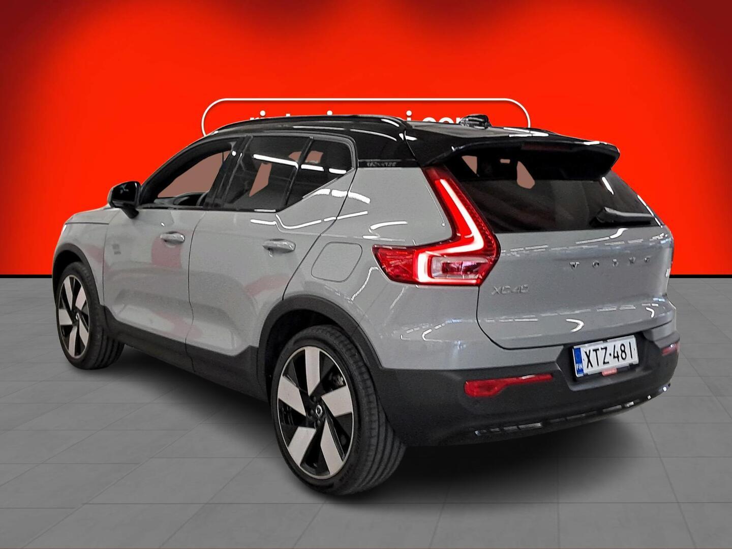 VOLVO XC40 2024