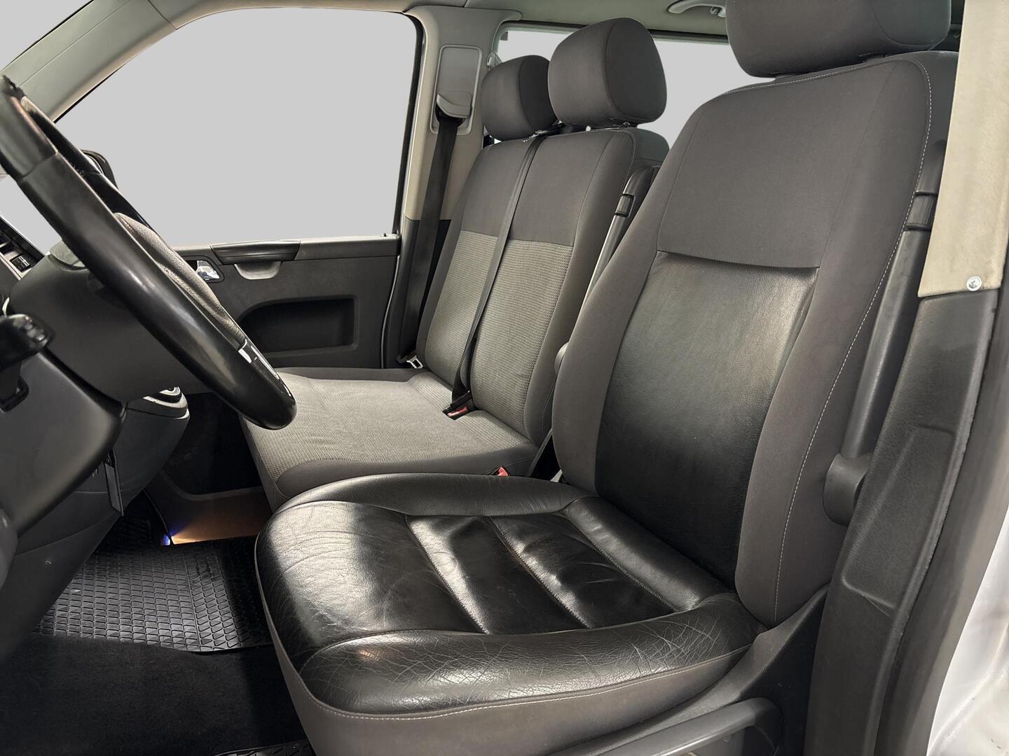 VOLKSWAGEN Caravelle 2010