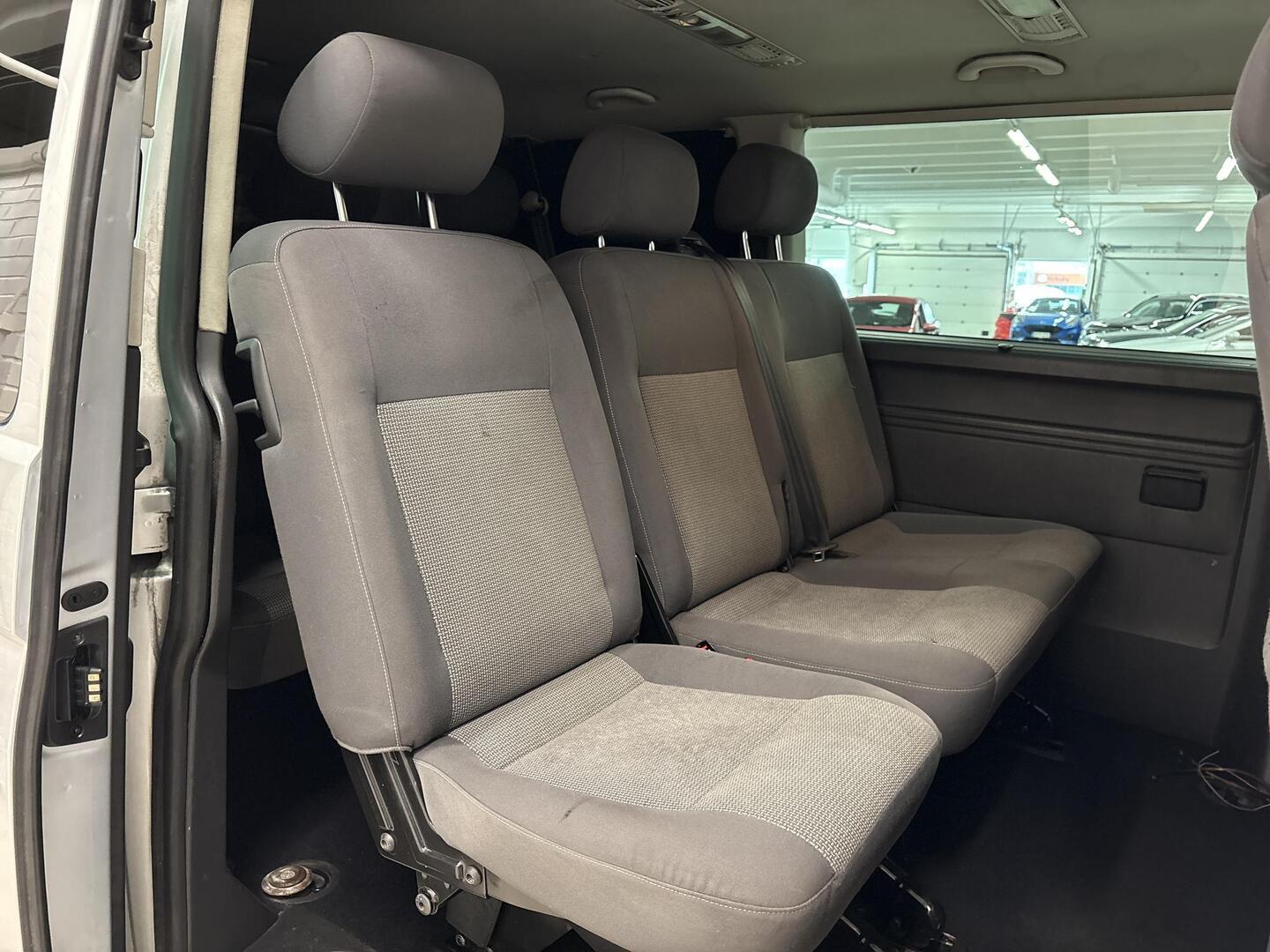 VOLKSWAGEN Caravelle 2010