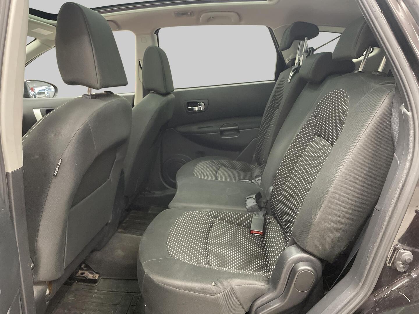 NISSAN Qashqai+2 2010