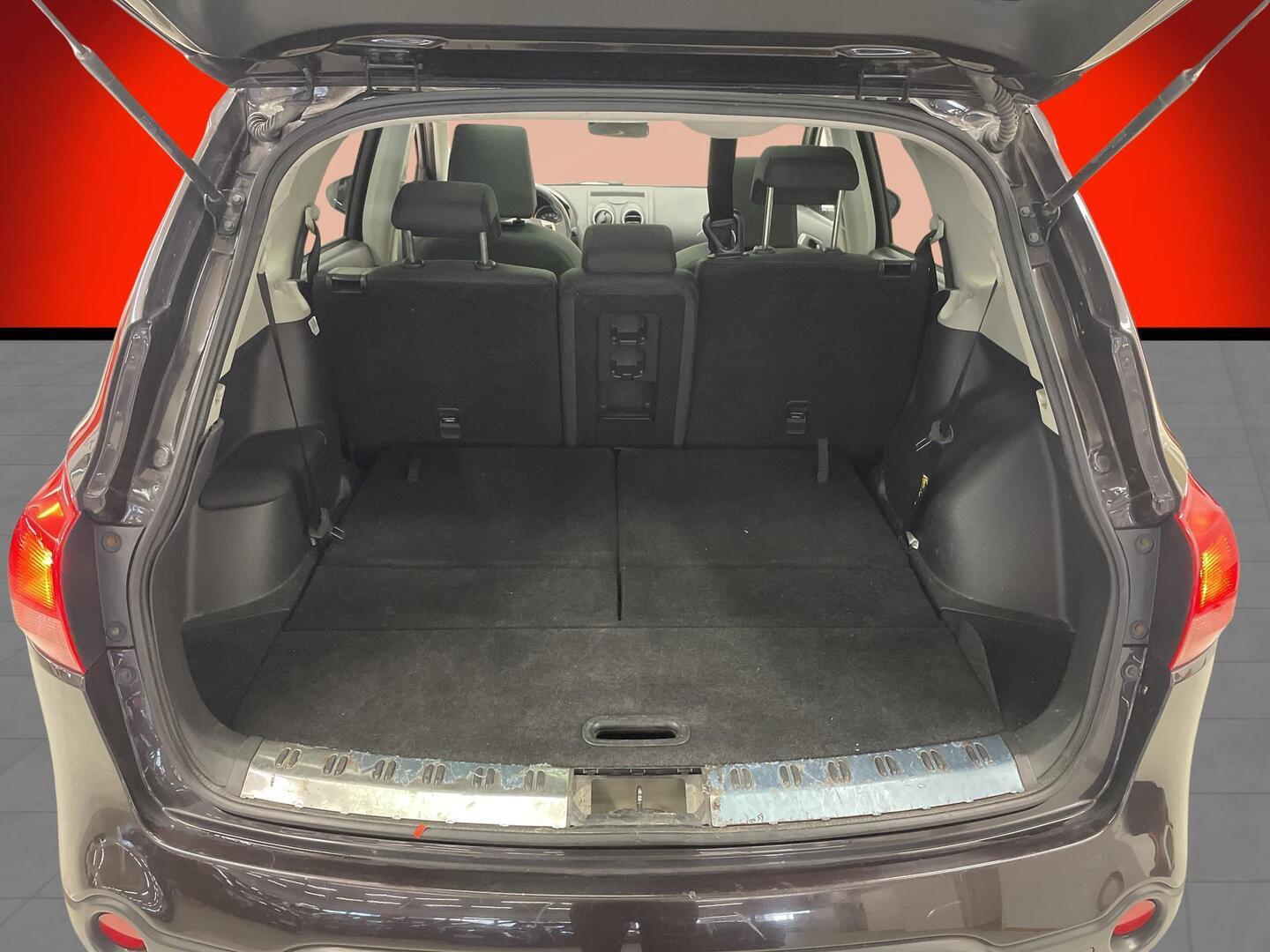 NISSAN Qashqai+2 2010