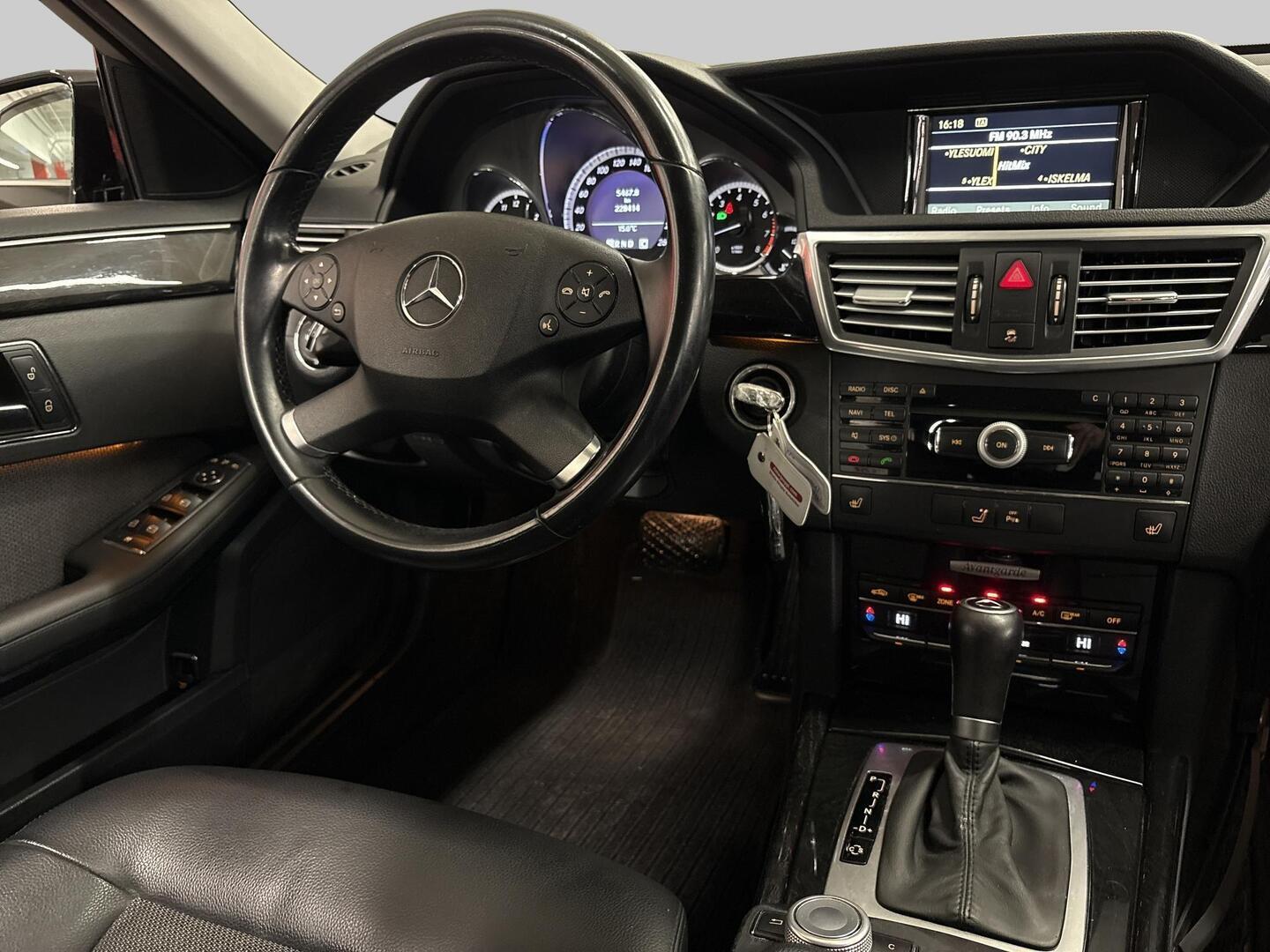 MERCEDES-BENZ E 2010