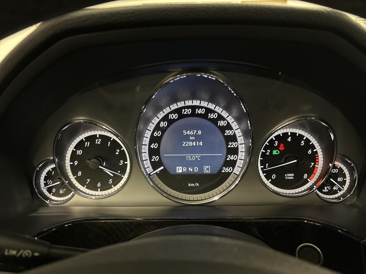 MERCEDES-BENZ E 2010