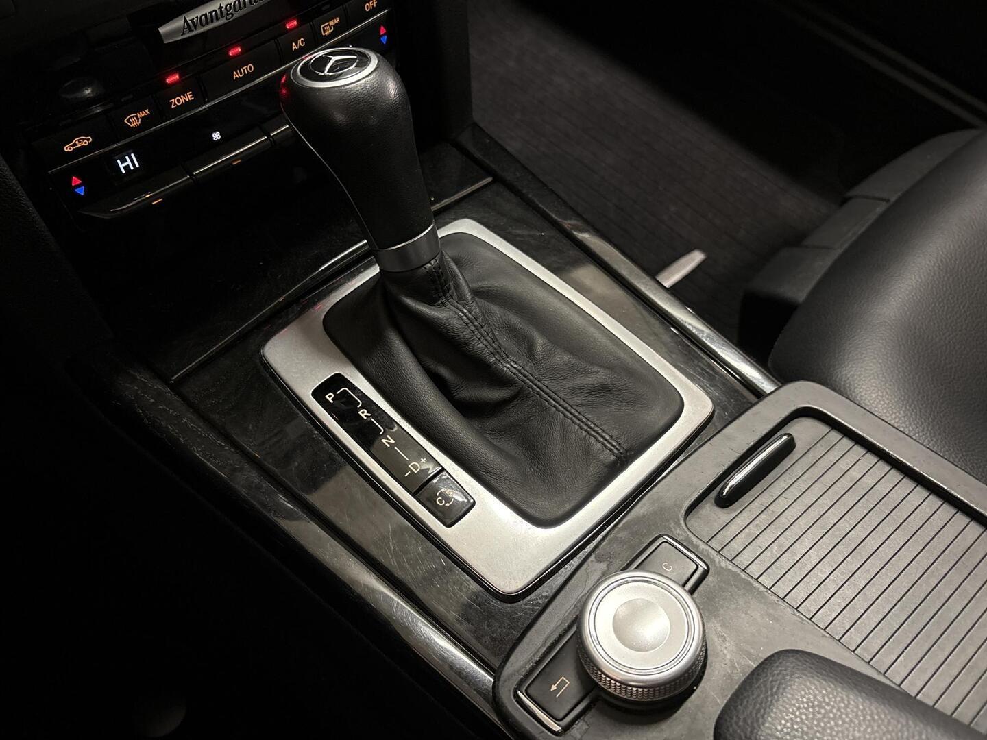 MERCEDES-BENZ E 2010