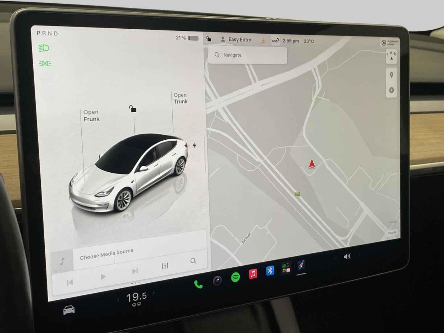 TESLA Model 3 2022