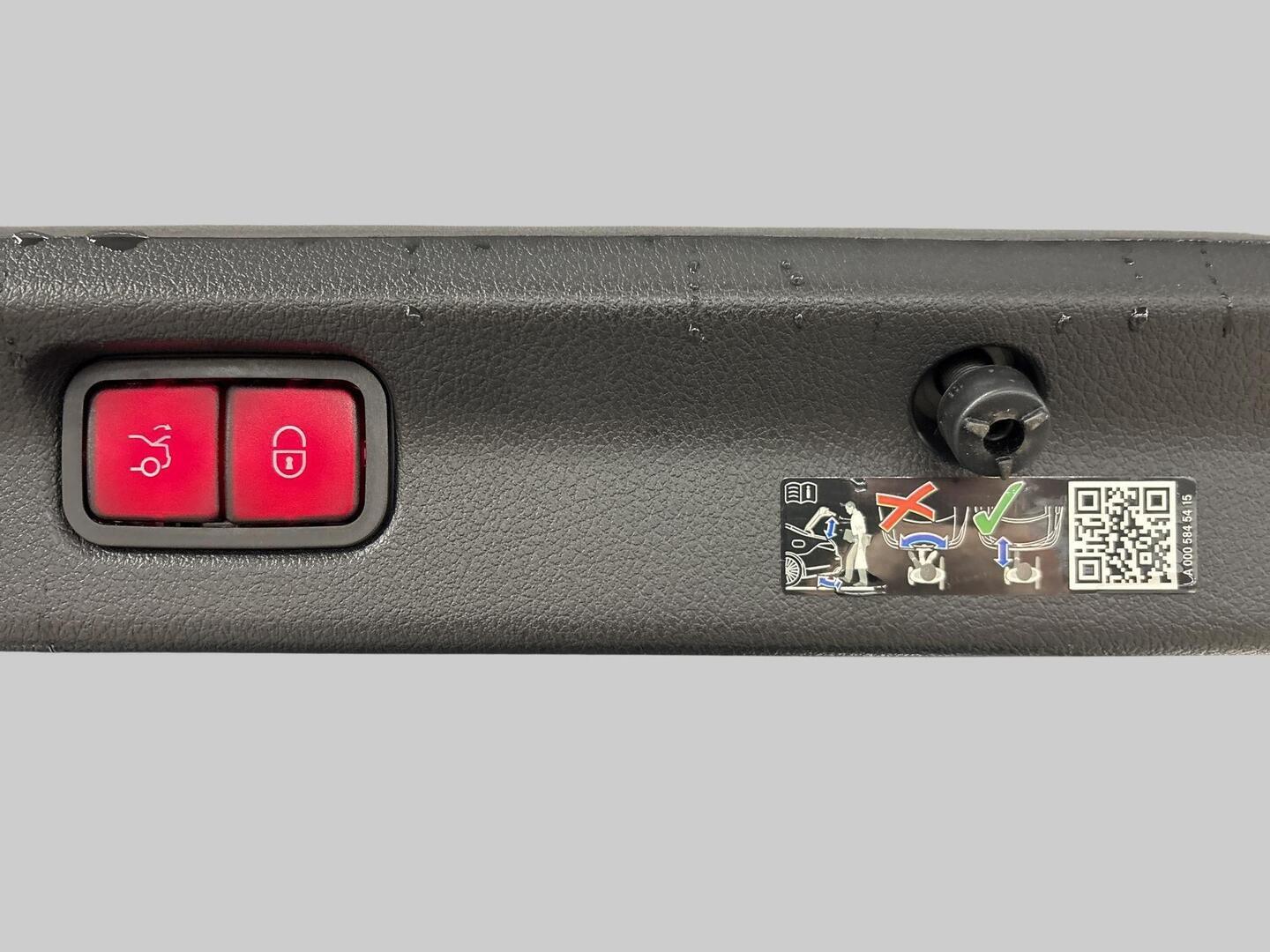 MERCEDES-BENZ EQE 2025