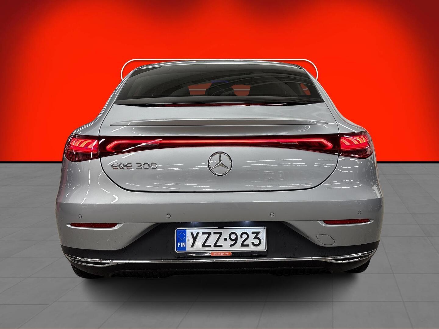 MERCEDES-BENZ EQE 2025