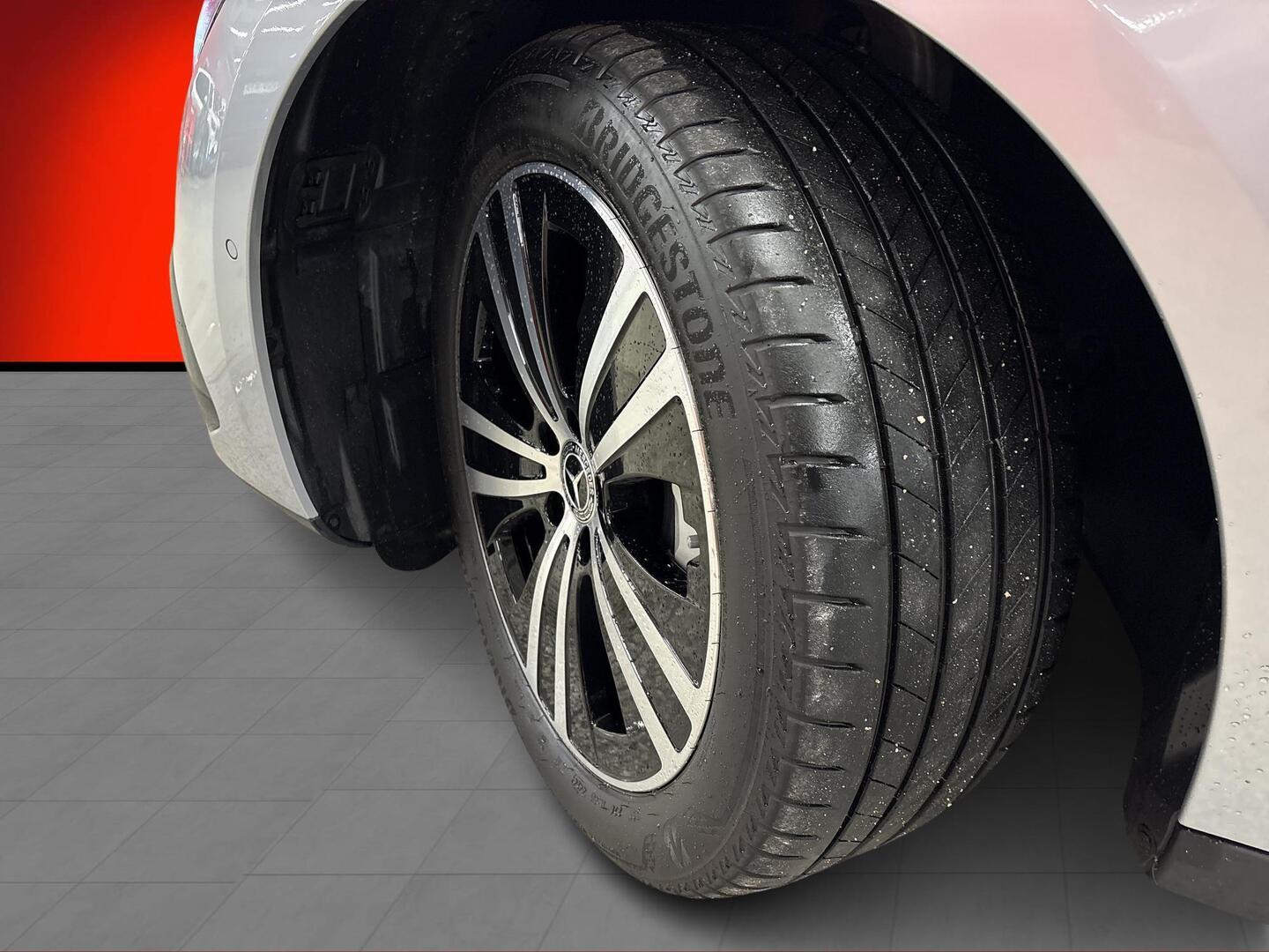 MERCEDES-BENZ EQE 2025